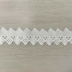 Broderie  anglaise shiny 30mm white-ecru - 18.4m