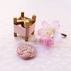 Cohana Sakura Mizuhiki spool and needle threader pink - 1pc
